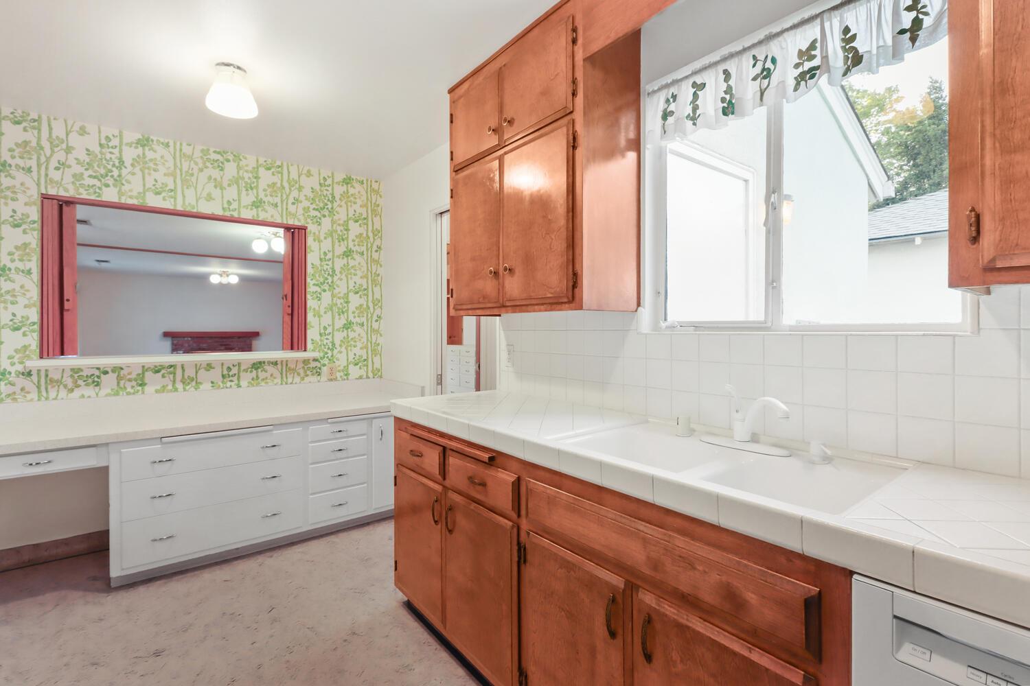 Detail Gallery Image 12 of 36 For 601 J St, Davis,  CA 95616 - 3 Beds | 2 Baths