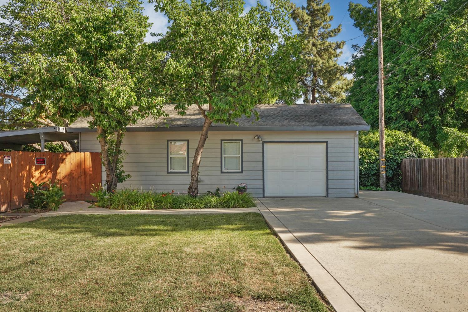 Detail Gallery Image 4 of 47 For 1308 Rivara Rd, Stockton,  CA 95207 - 4 Beds | 2 Baths