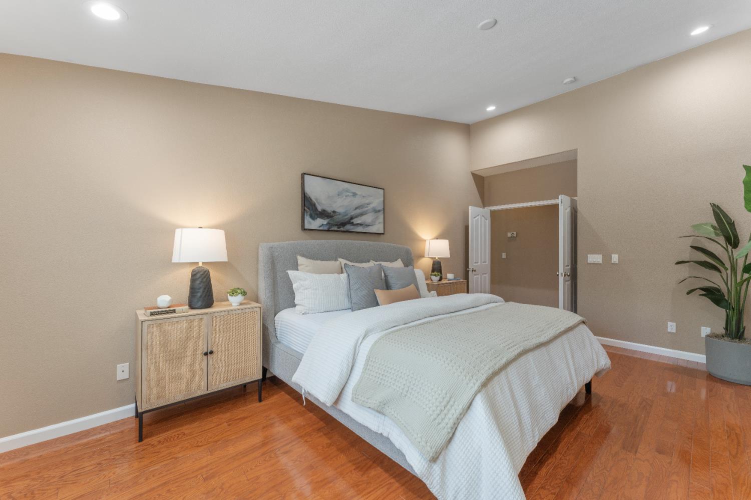 Detail Gallery Image 21 of 44 For 1014 Thompson Cir, Folsom,  CA 95630 - 4 Beds | 2 Baths