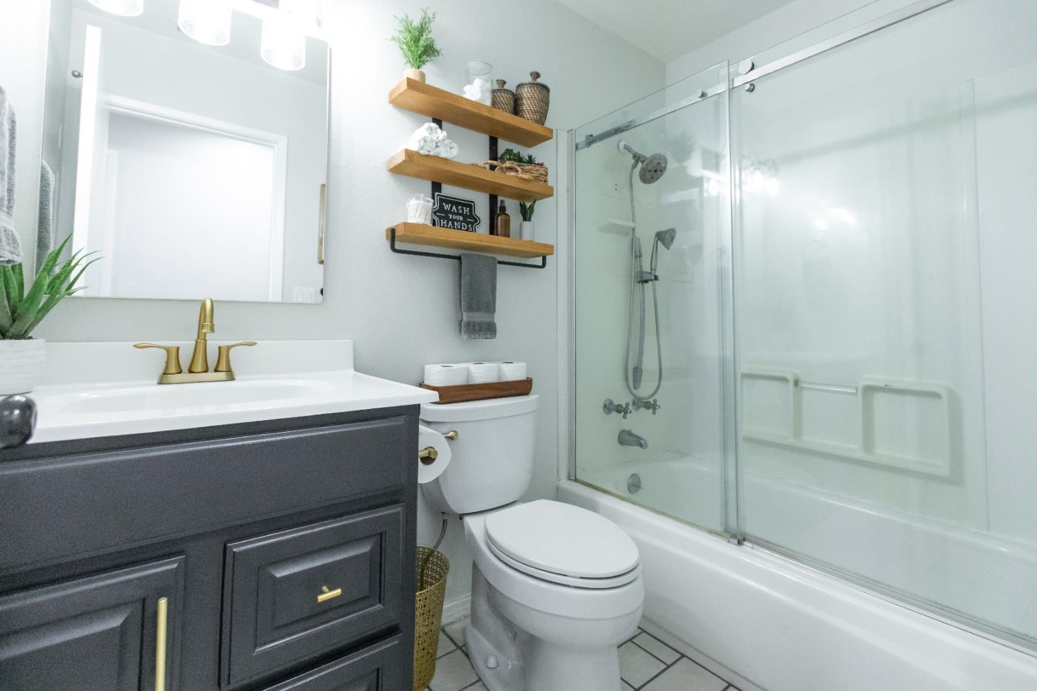 Detail Gallery Image 22 of 44 For 8940 Leatham Ave, Fair Oaks,  CA 95628 - 4 Beds | 2 Baths