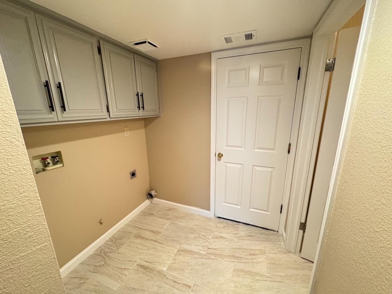 Detail Gallery Image 15 of 38 For 2232 Ne Manitoba Ct, Modesto,  CA 95356 - 3 Beds | 2/1 Baths