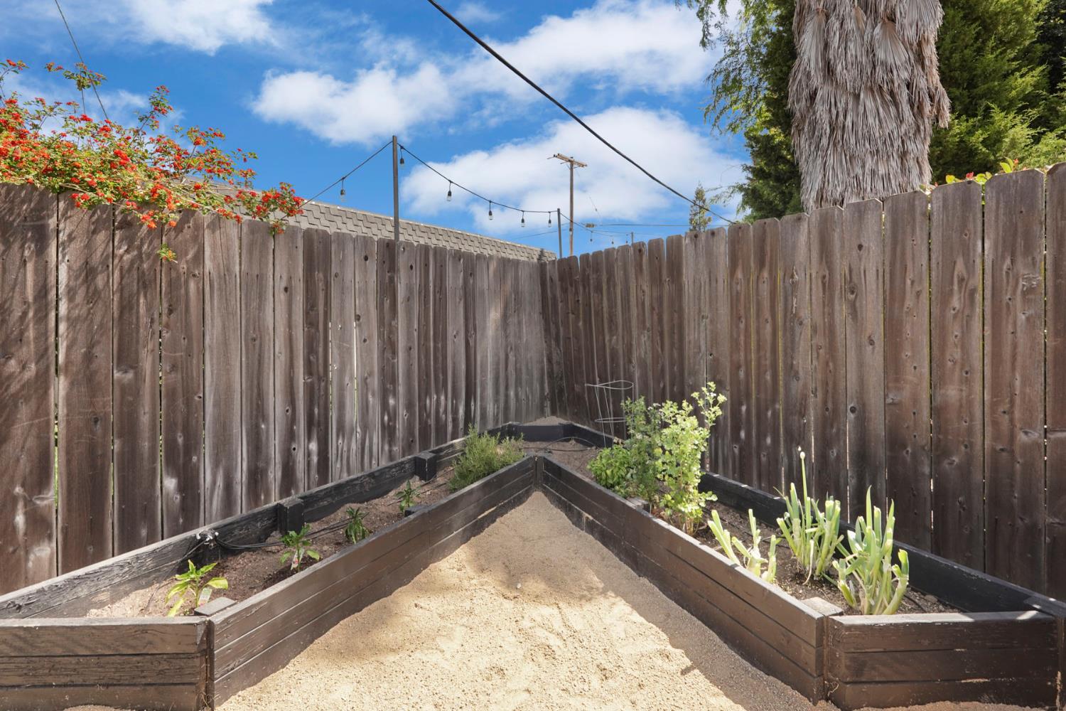 Detail Gallery Image 33 of 35 For 725 Maplewood Dr, Lodi,  CA 95242 - 3 Beds | 2 Baths