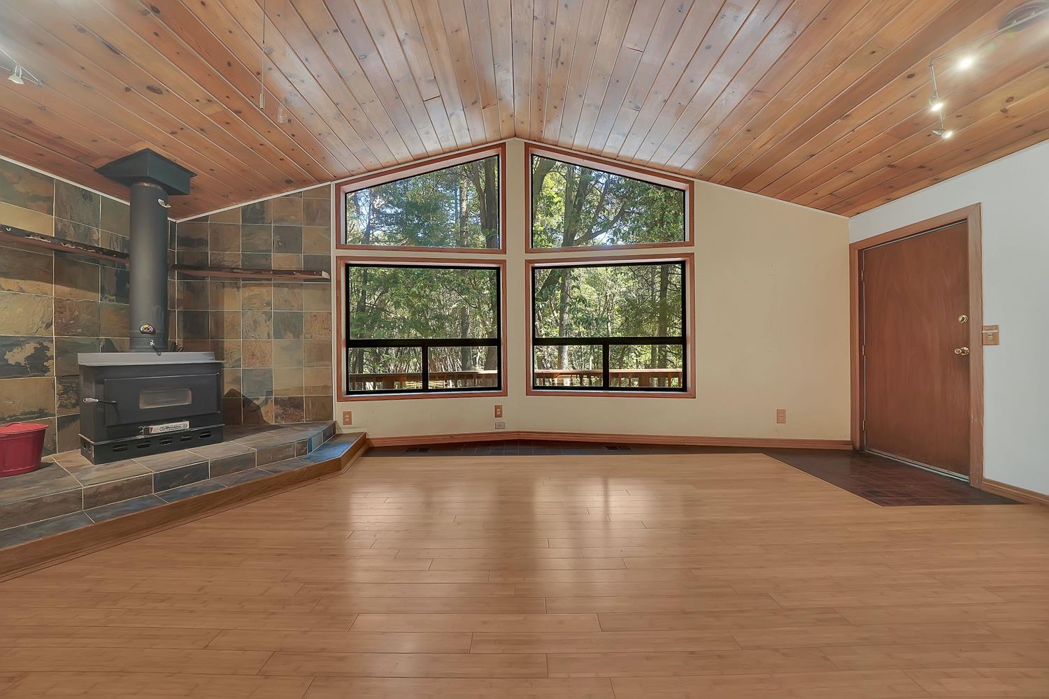 Detail Gallery Image 11 of 82 For 18844 Inspiration Dr, Pioneer,  CA 95666 - 2 Beds | 2 Baths