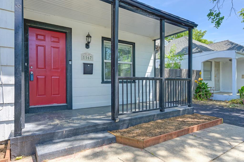 Detail Gallery Image 4 of 28 For 1167 Sonoma Ave, Sacramento,  CA 95815 - 2 Beds | 1 Baths