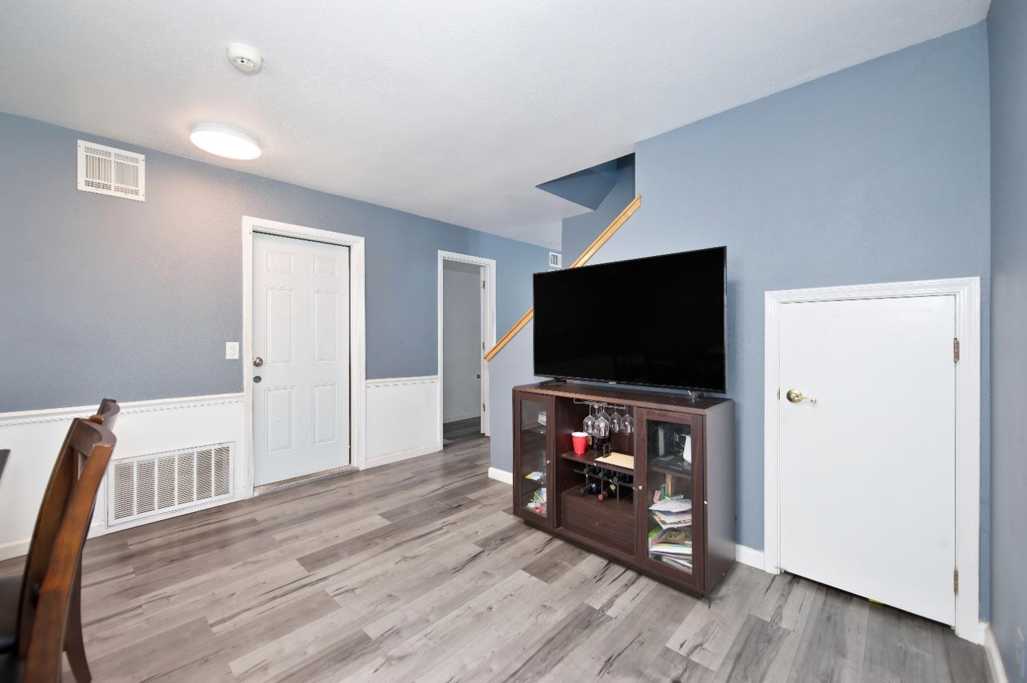 Detail Gallery Image 19 of 42 For 8924 La Margarita Way, Sacramento,  CA 95828 - 4 Beds | 2/1 Baths