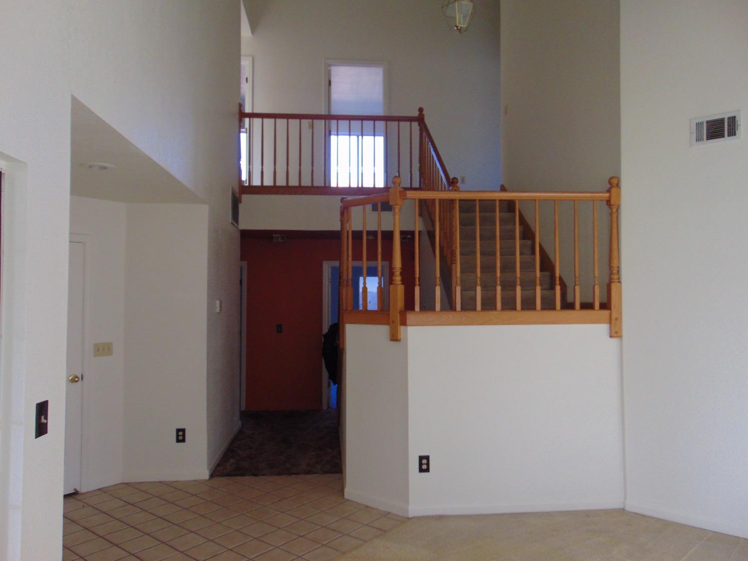 Detail Gallery Image 5 of 33 For 1750 Bonaire Cir, Stockton,  CA 95210 - 5 Beds | 3 Baths