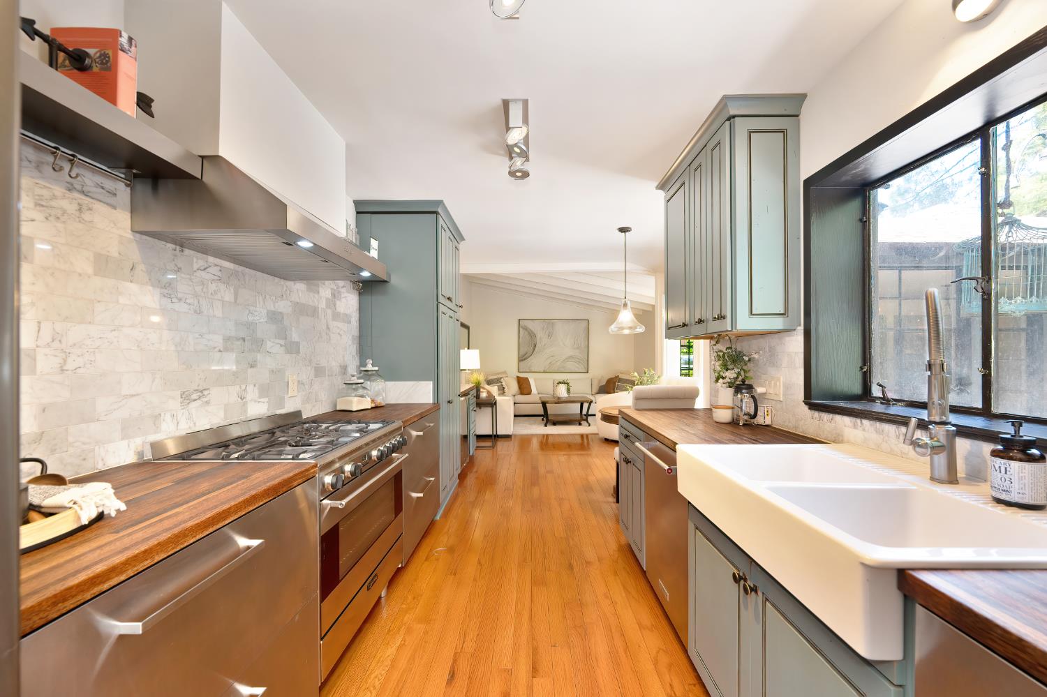 Detail Gallery Image 33 of 64 For 5428 Fair Oaks Blvd, Carmichael,  CA 95608 - 4 Beds | 2 Baths
