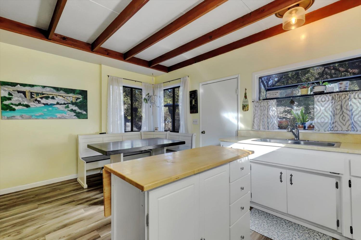 Detail Gallery Image 12 of 61 For 230 June Dr, Grass Valley,  CA 95945 - 2 Beds | 2 Baths