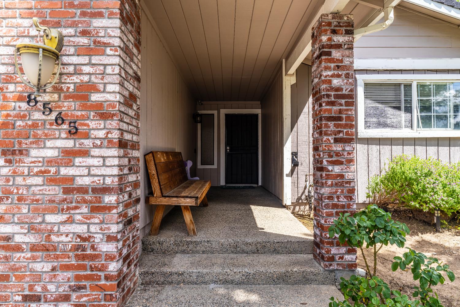 Detail Gallery Image 4 of 42 For 8565 Cloudcroft Way, Orangevale,  CA 95662 - 4 Beds | 2 Baths