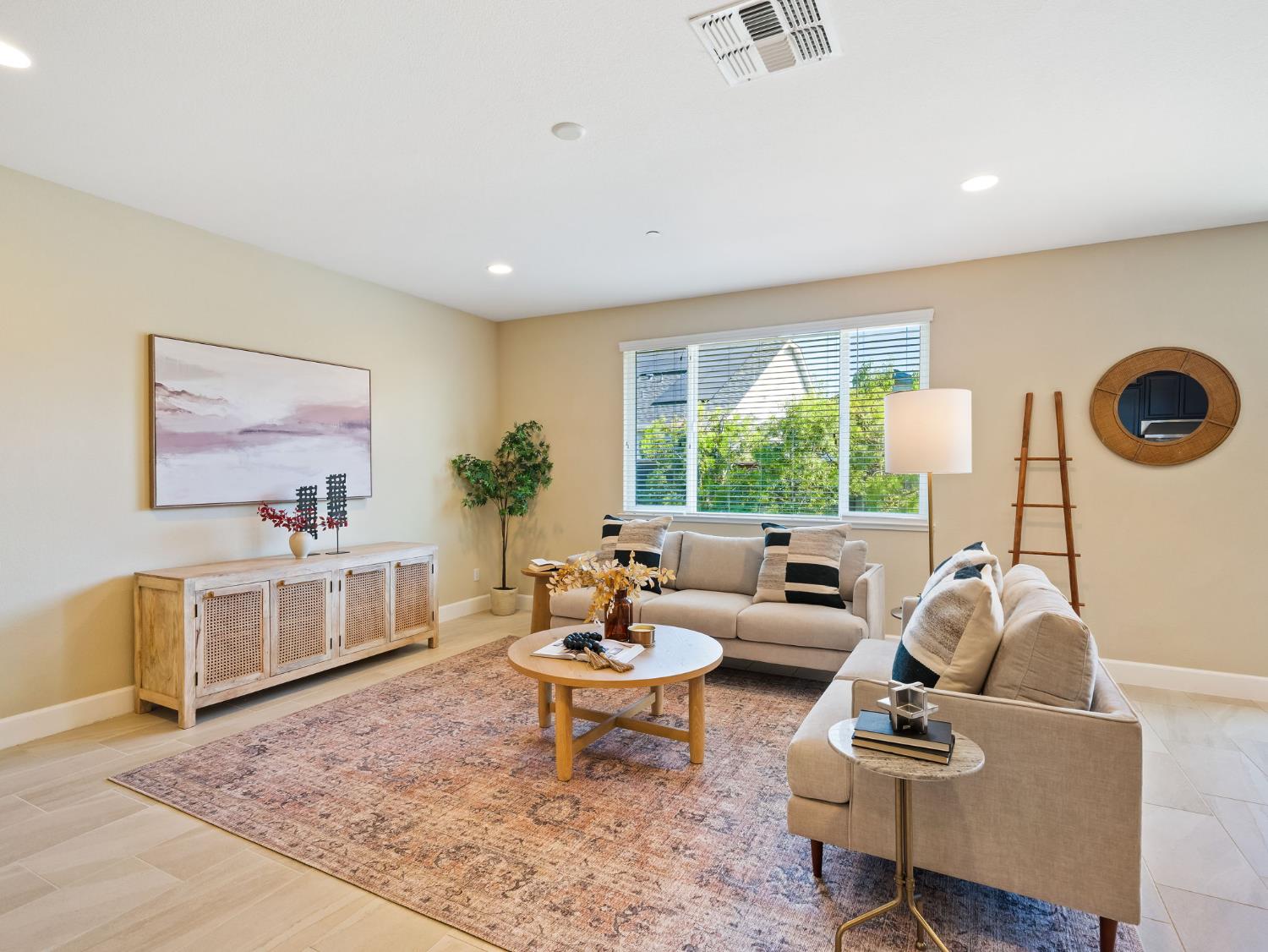 Detail Gallery Image 6 of 41 For 2723 Sweeney Dr, Woodland,  CA 95776 - 4 Beds | 2/1 Baths