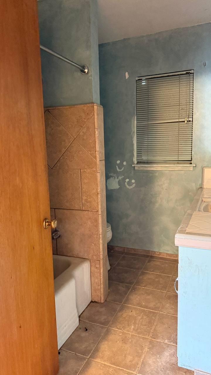 Detail Gallery Image 10 of 20 For 2452 S Holloway Ave, Fresno,  CA 93725 - 3 Beds | 1 Baths
