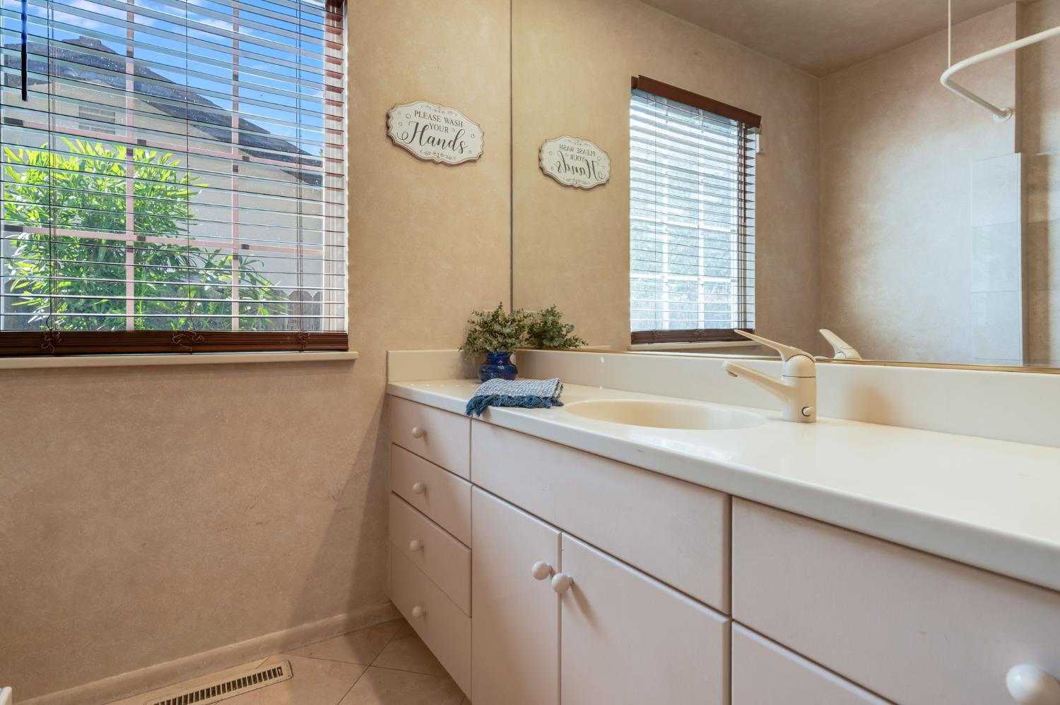 Detail Gallery Image 21 of 43 For 4138 Yacht Harbor Dr, Stockton,  CA 95204 - 3 Beds | 2 Baths