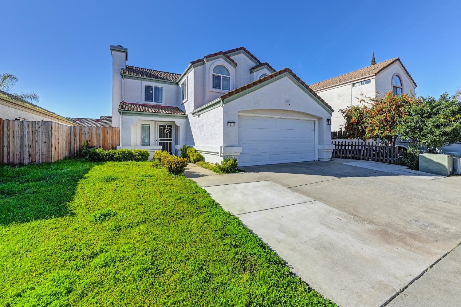 Detail Gallery Image 1 of 42 For 8924 La Margarita Way, Sacramento,  CA 95828 - 4 Beds | 2/1 Baths
