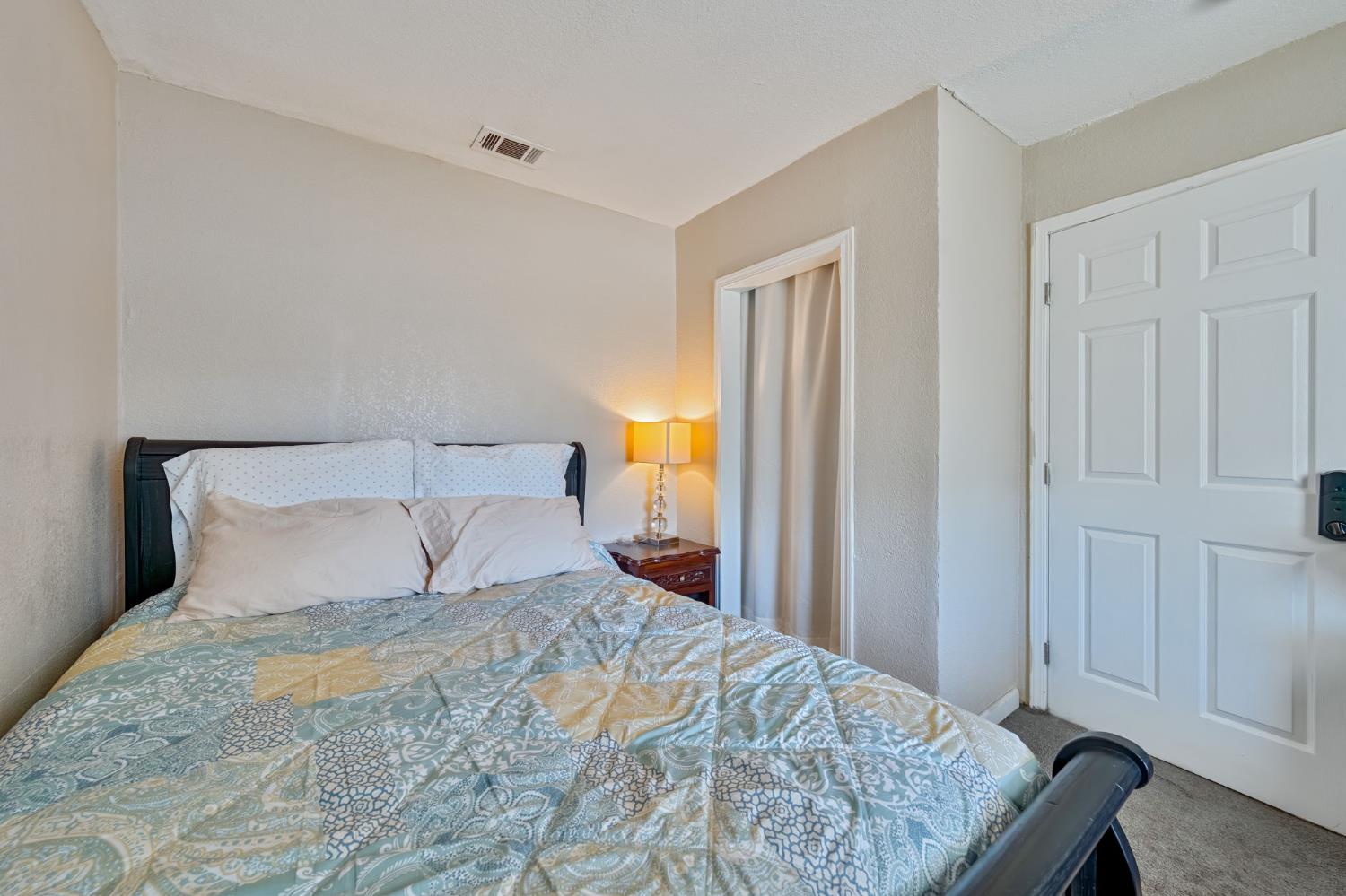 Detail Gallery Image 11 of 18 For 411 Potomac Ave, Sacramento,  CA 95833 - 3 Beds | 2 Baths