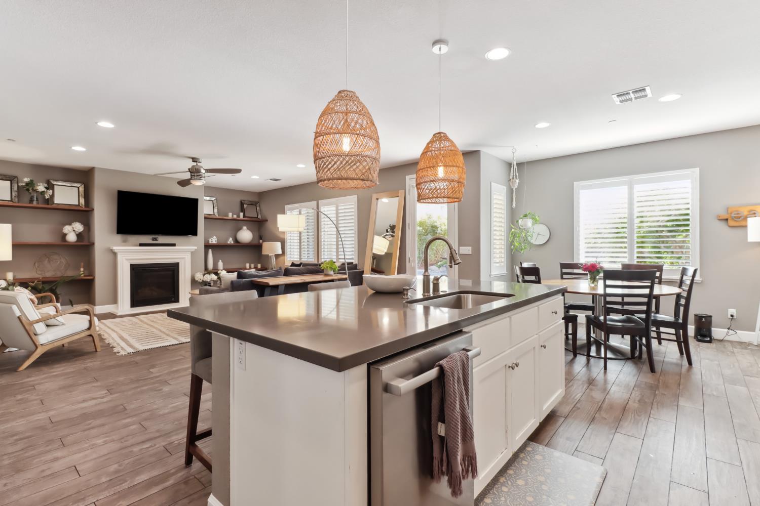 Detail Gallery Image 22 of 69 For 5604 Saratoga Cir, Rocklin,  CA 95765 - 4 Beds | 3/1 Baths