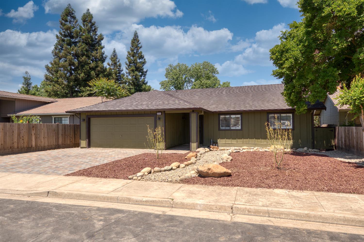 Detail Gallery Image 3 of 36 For 892 River Bluff Dr, Oakdale,  CA 95361 - 3 Beds | 2 Baths