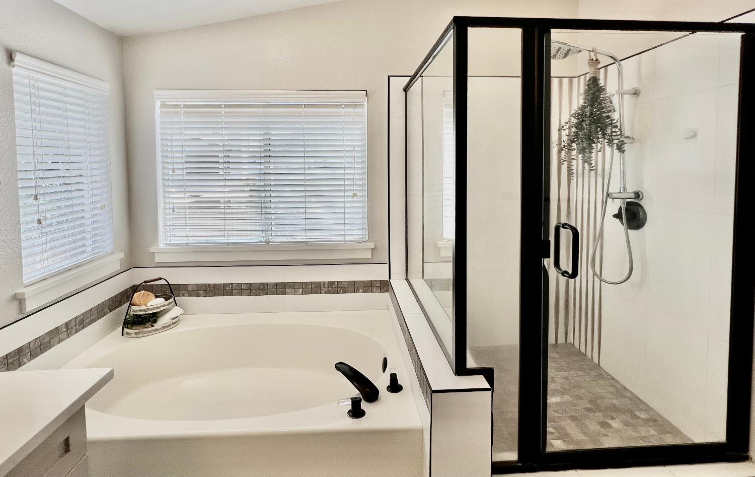 Detail Gallery Image 37 of 48 For 3842 Hunters Glen Pl, Antelope,  CA 95843 - 4 Beds | 3 Baths