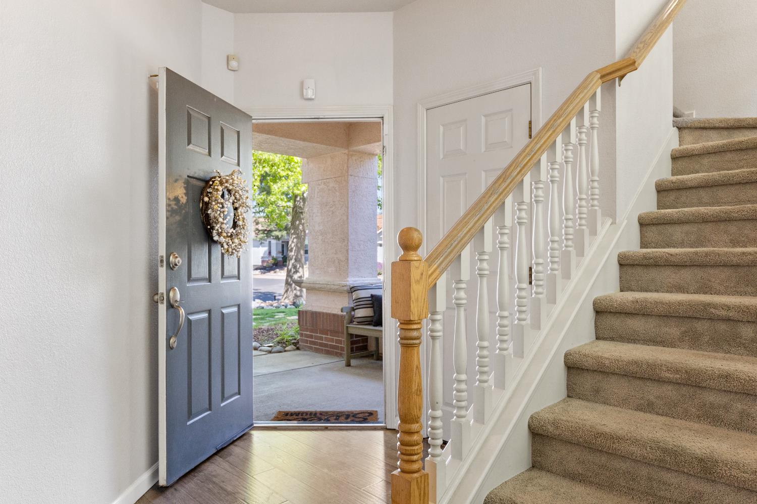 Detail Gallery Image 4 of 37 For 3010 Acton Way, Roseville,  CA 95747 - 4 Beds | 3 Baths