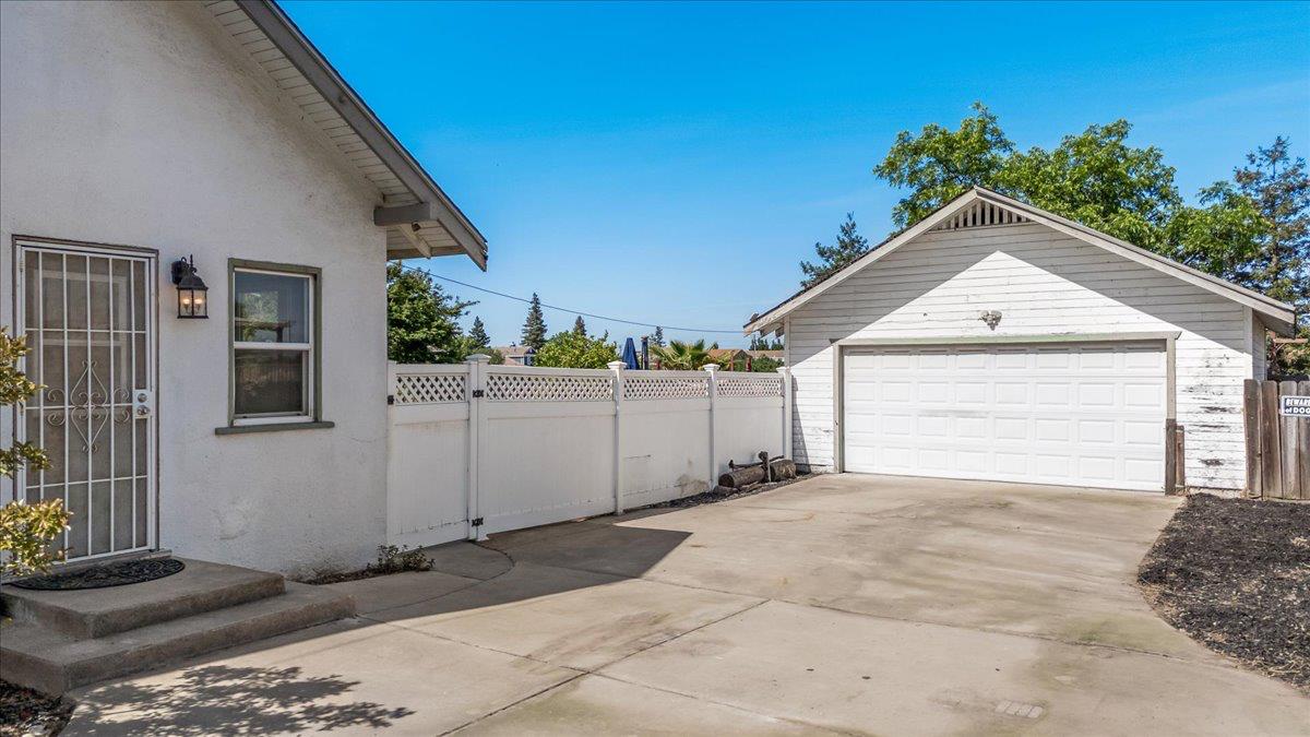 Detail Gallery Image 46 of 61 For 209 S Pasadena Ave, Waterford,  CA 95386 - 3 Beds | 1 Baths
