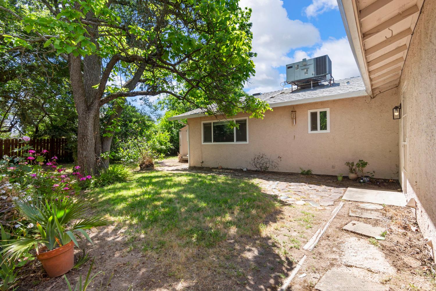 Detail Gallery Image 25 of 34 For 3170 Callecita St, Sacramento,  CA 95815 - 3 Beds | 2 Baths