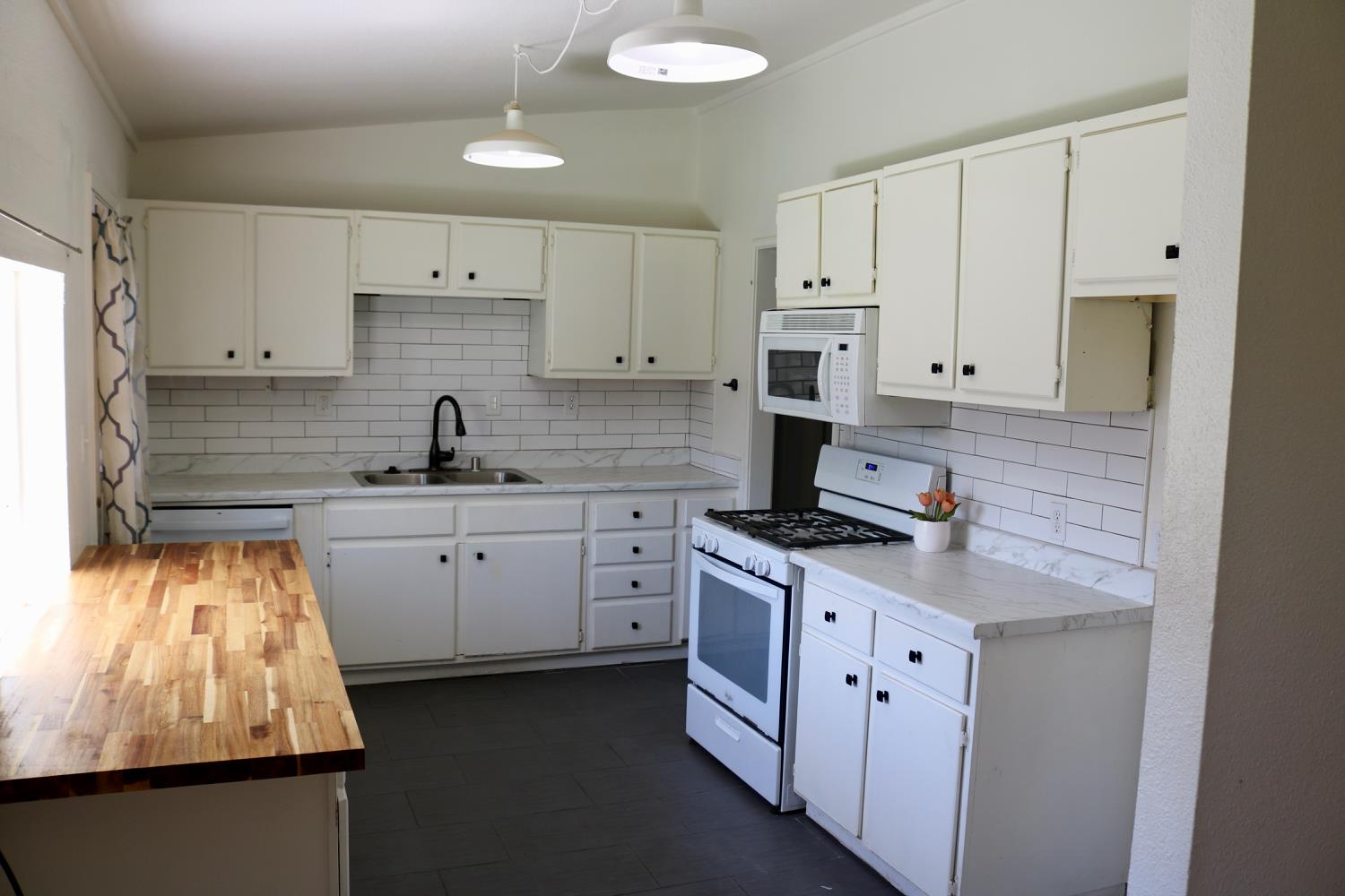 Detail Gallery Image 5 of 12 For 2501 Fernandez Dr, Sacramento,  CA 95822 - 3 Beds | 1 Baths