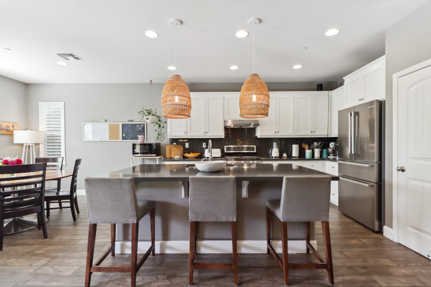Detail Gallery Image 18 of 69 For 5604 Saratoga Cir, Rocklin,  CA 95765 - 4 Beds | 3/1 Baths