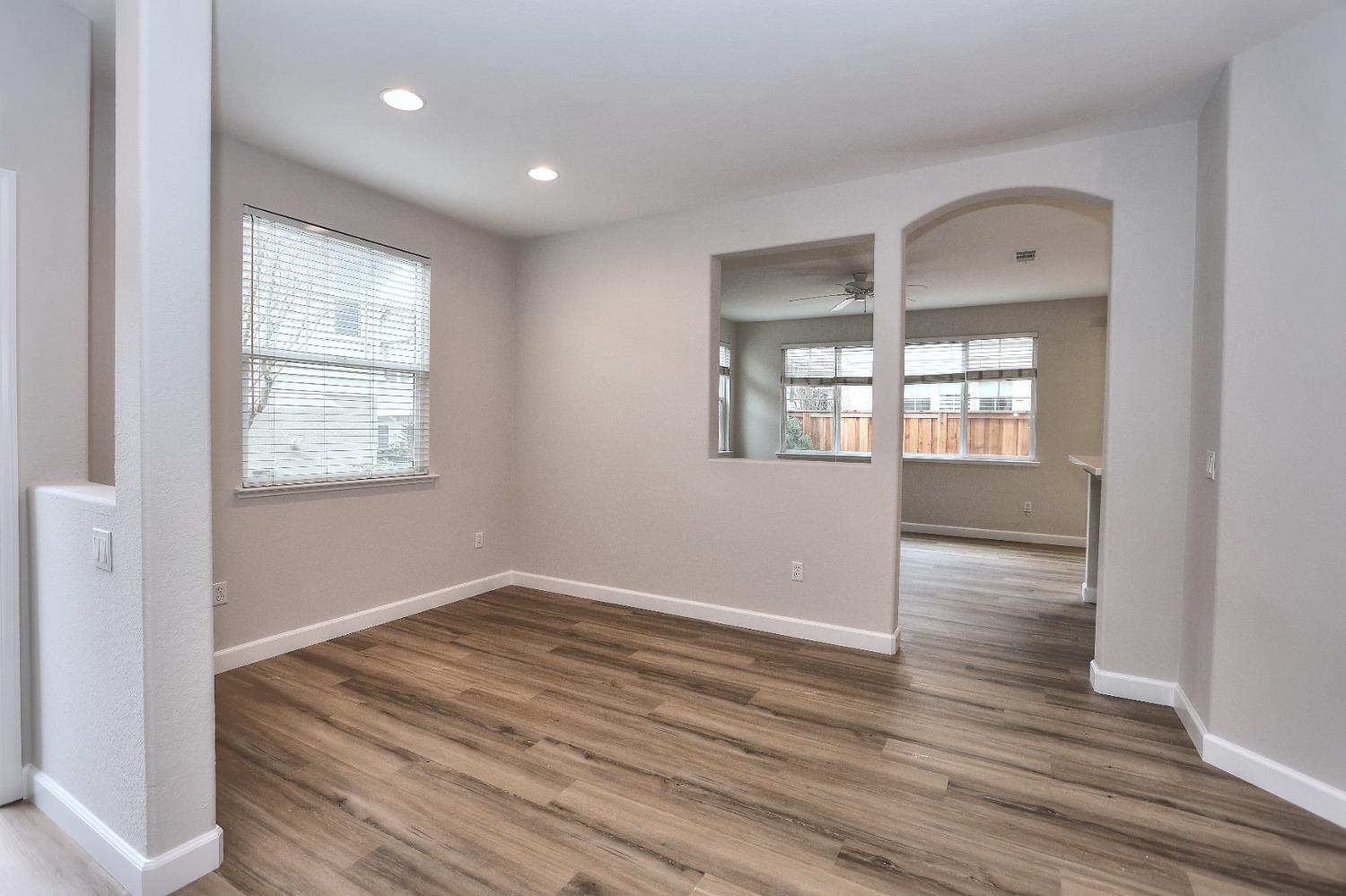 Photo #12: 225063611 Listing: Photo #12