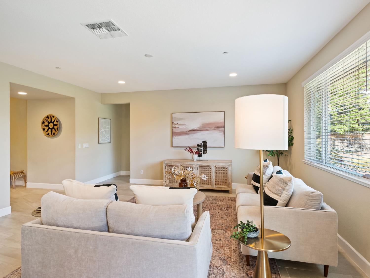 Detail Gallery Image 7 of 41 For 2723 Sweeney Dr, Woodland,  CA 95776 - 4 Beds | 2/1 Baths