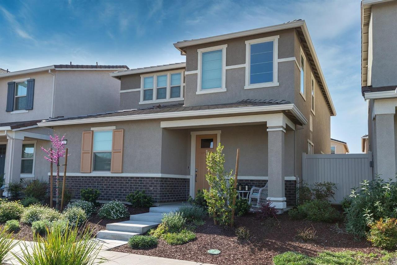 Detail Gallery Image 2 of 27 For 1712 S Breezy Meadow Dr, Sacramento,  CA 95834 - 4 Beds | 3 Baths