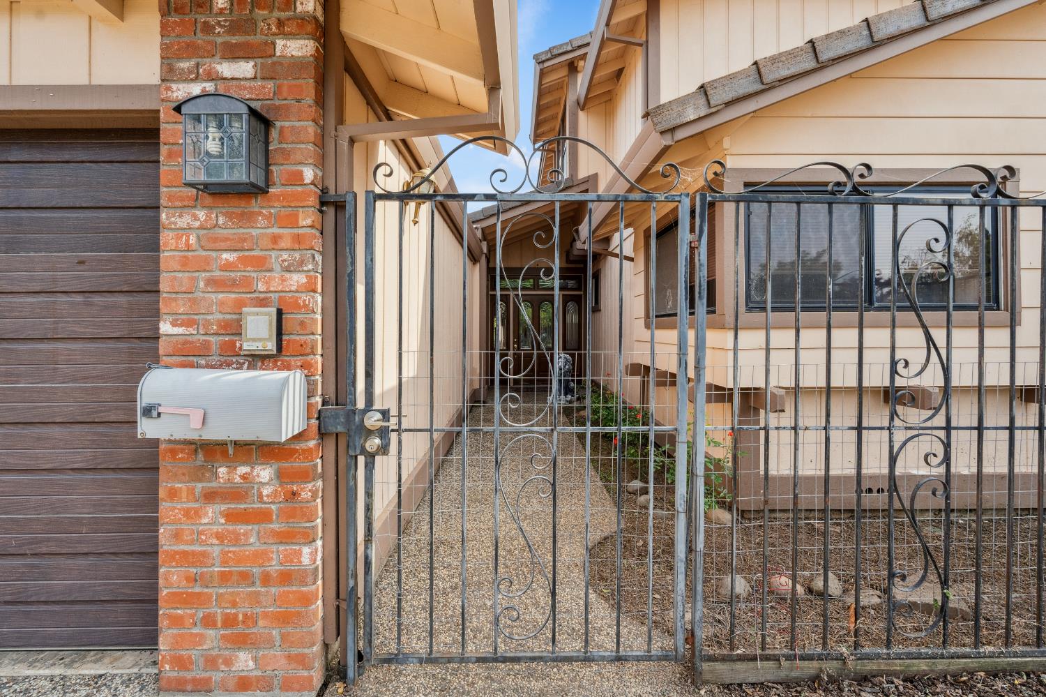 Detail Gallery Image 11 of 91 For 8518 Rolling Green Way, Fair Oaks,  CA 95628 - 4 Beds | 2/2 Baths