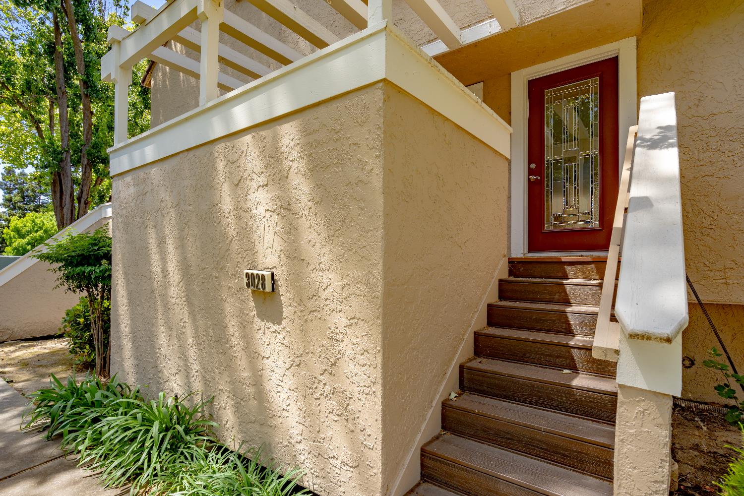 Detail Gallery Image 2 of 29 For 3028 Swallows Nest Dr, Sacramento,  CA 95833 - 2 Beds | 1/1 Baths