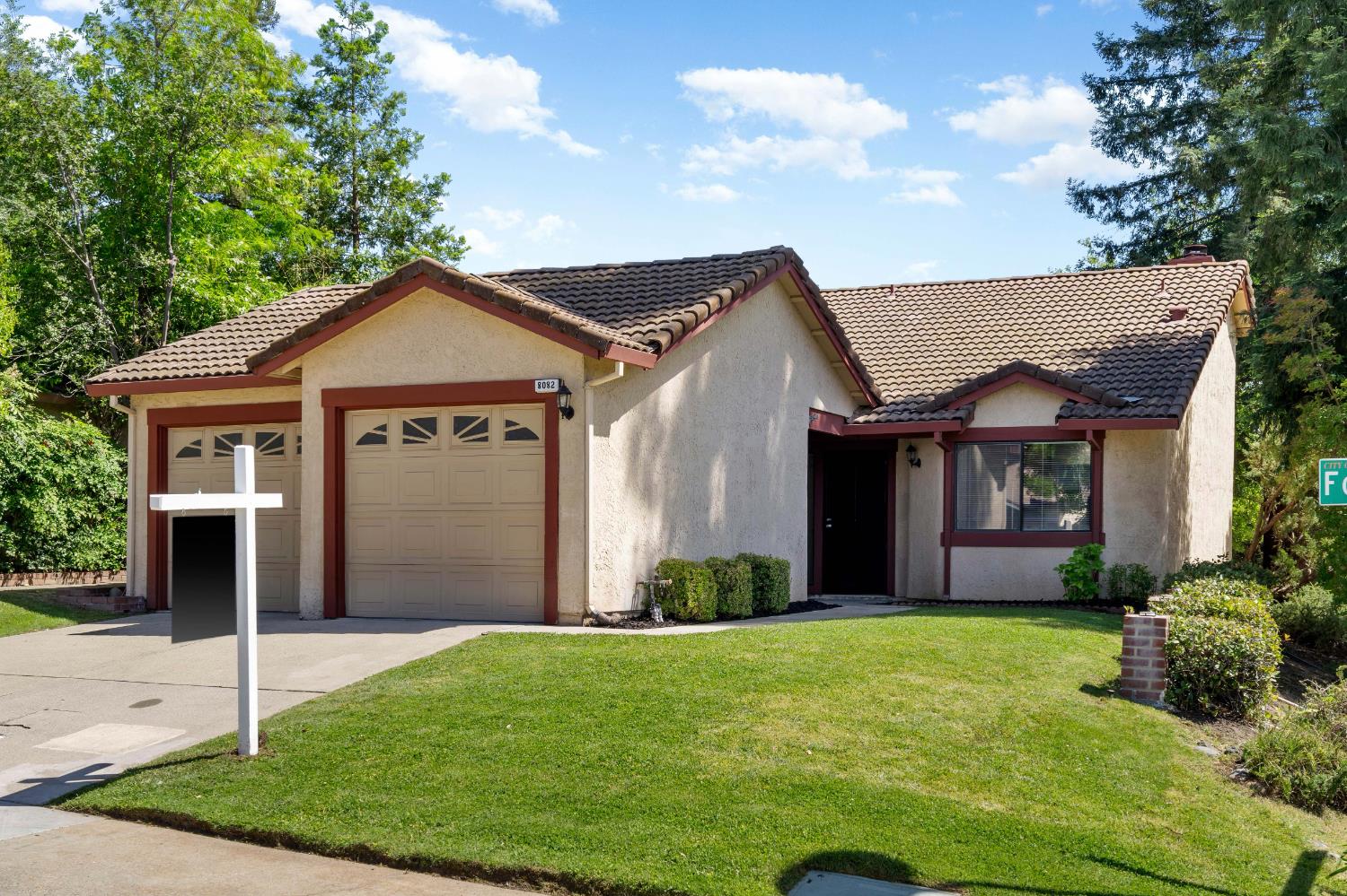 Detail Gallery Image 2 of 31 For 8082 Forest Glen Way, Citrus Heights,  CA 95610 - 3 Beds | 2 Baths