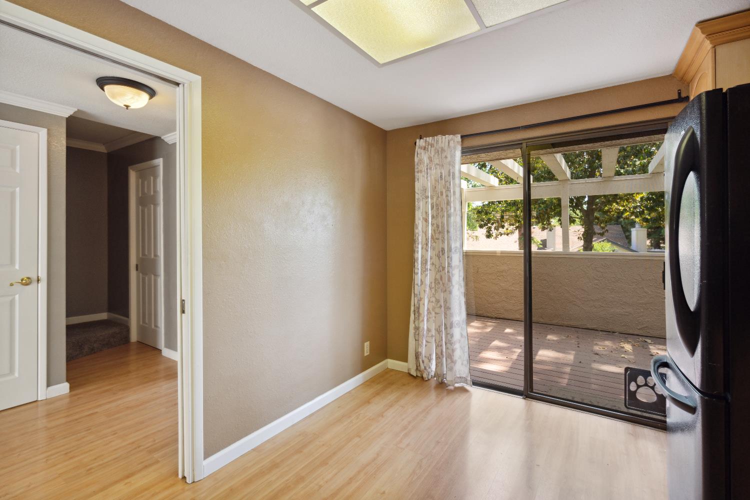Detail Gallery Image 7 of 29 For 3028 Swallows Nest Dr, Sacramento,  CA 95833 - 2 Beds | 1/1 Baths