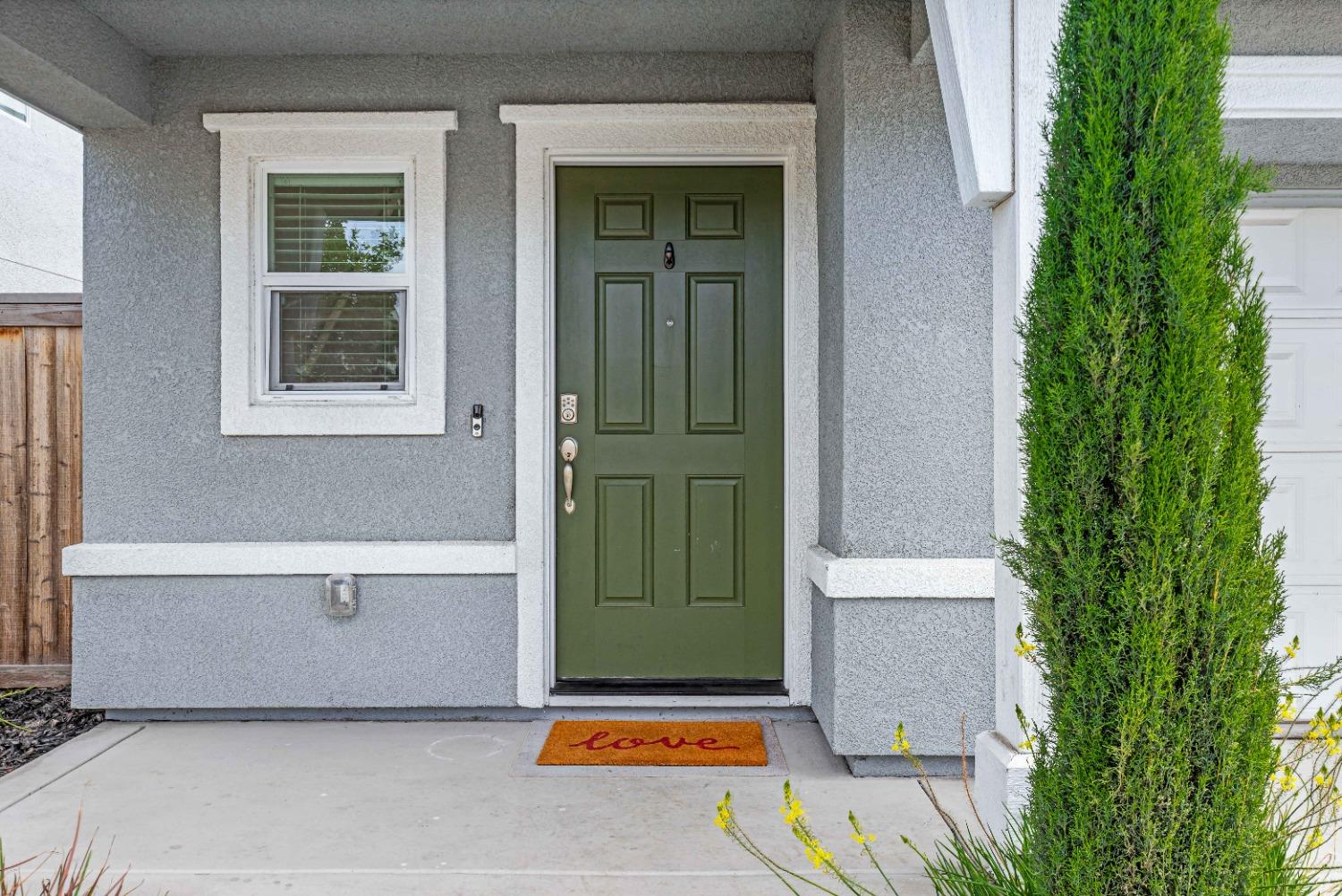 Detail Gallery Image 2 of 50 For 450 Rainbow Falls Ln, Manteca,  CA 95337 - 3 Beds | 2/1 Baths