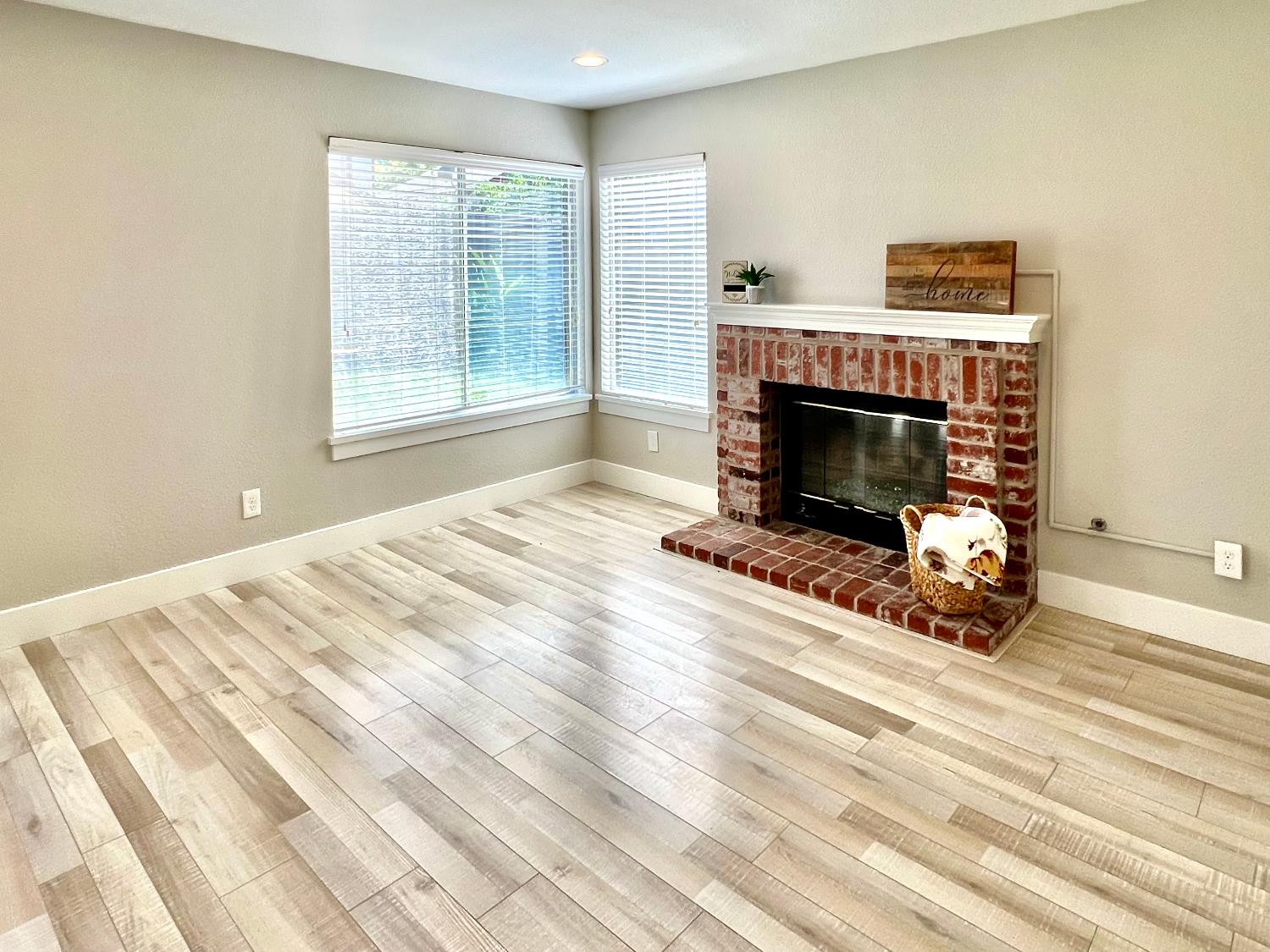 Detail Gallery Image 22 of 48 For 3842 Hunters Glen Pl, Antelope,  CA 95843 - 4 Beds | 3 Baths