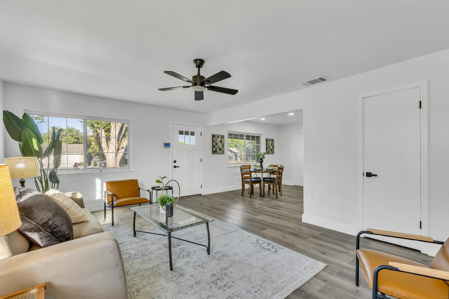 Detail Gallery Image 8 of 42 For 7682 Detroit Blvd, Sacramento,  CA 95832 - 4 Beds | 2 Baths