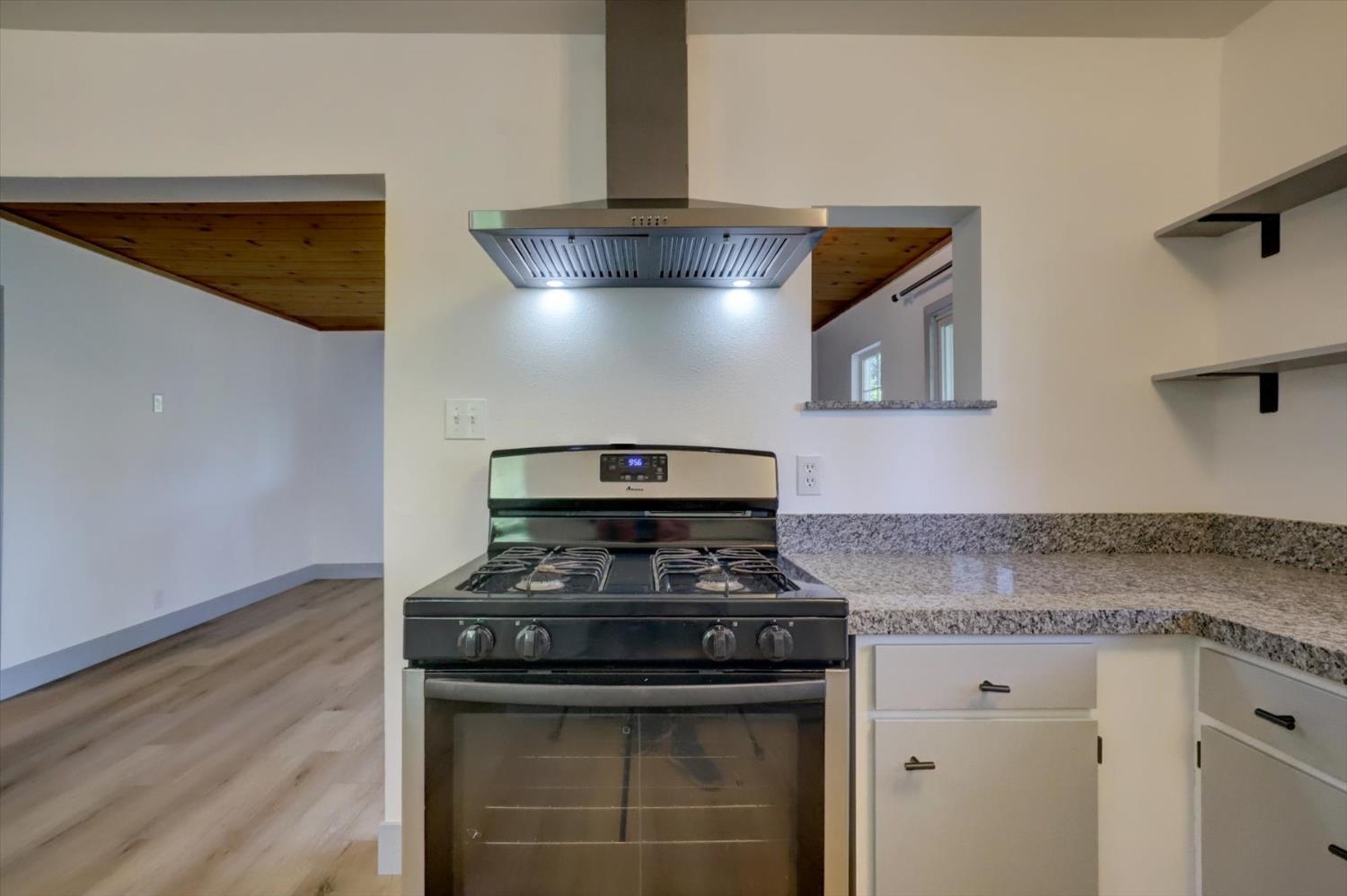 Detail Gallery Image 7 of 62 For 347 E Maryland Dr, Grass Valley,  CA 95945 - 2 Beds | 2 Baths