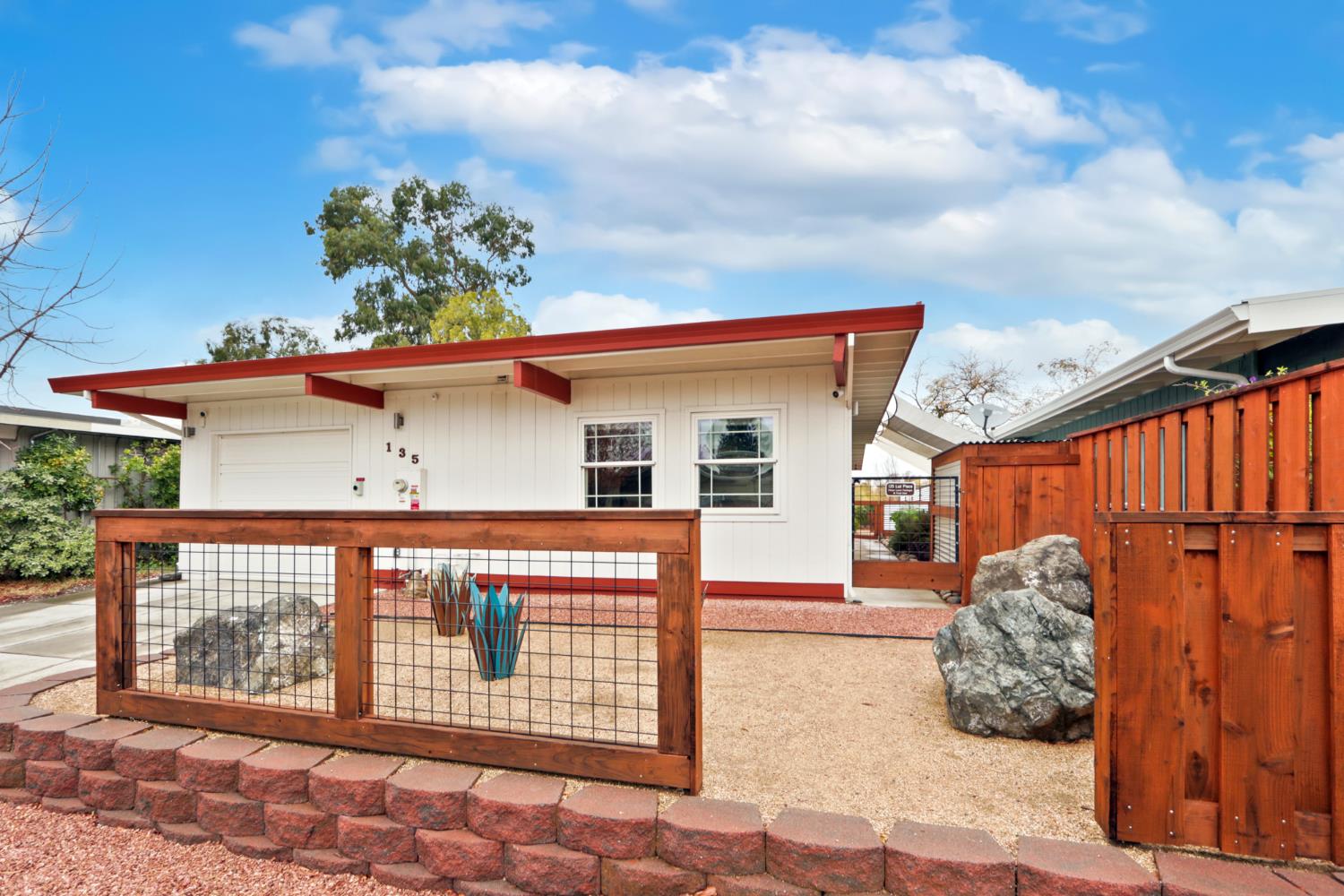 Detail Gallery Image 2 of 52 For 135 Luz Pl, Davis,  CA 95616 - 2 Beds | 2 Baths