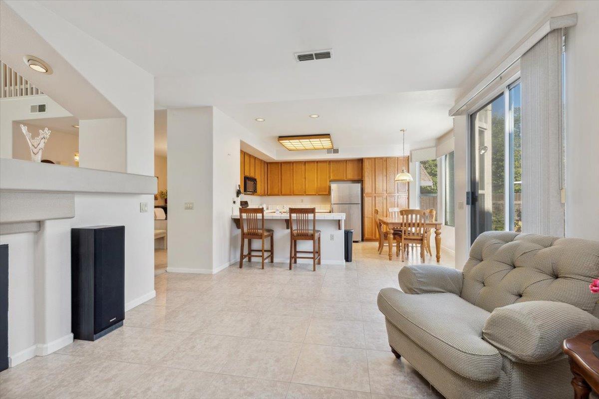 Detail Gallery Image 13 of 31 For 4625 Winter Oak Way, Antelope,  CA 95843 - 4 Beds | 2/1 Baths