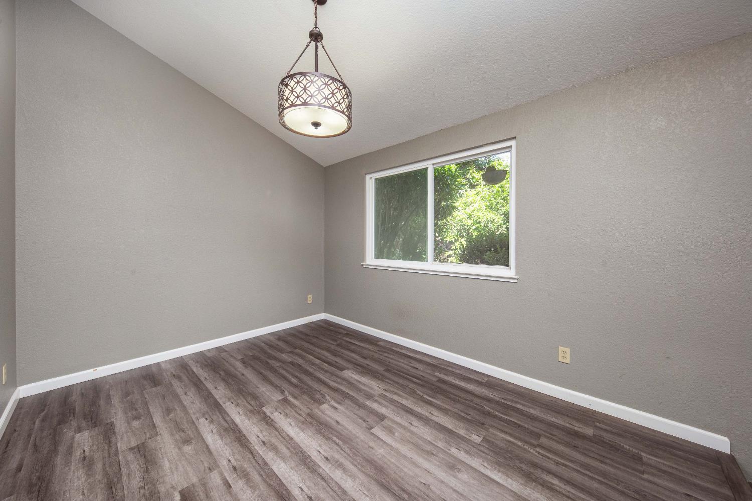 Detail Gallery Image 17 of 56 For 9412 Bonanza Dr, Stockton,  CA 95209 - 3 Beds | 2/1 Baths