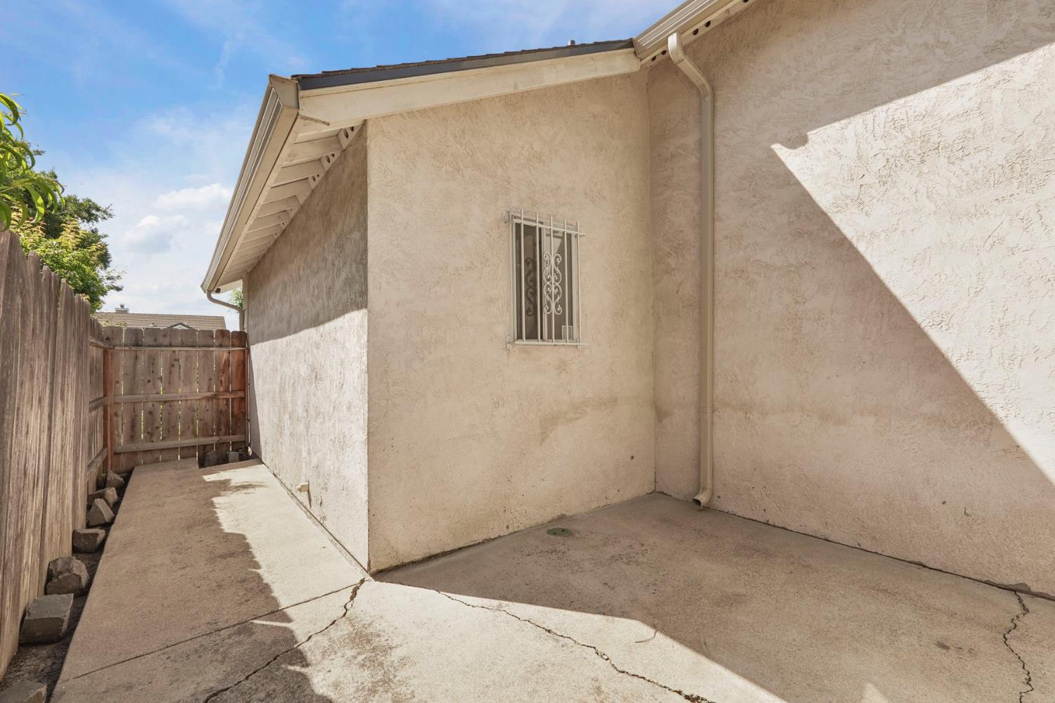 Detail Gallery Image 41 of 47 For 5329 Barbados Cir, Stockton,  CA 95210 - 3 Beds | 2/1 Baths