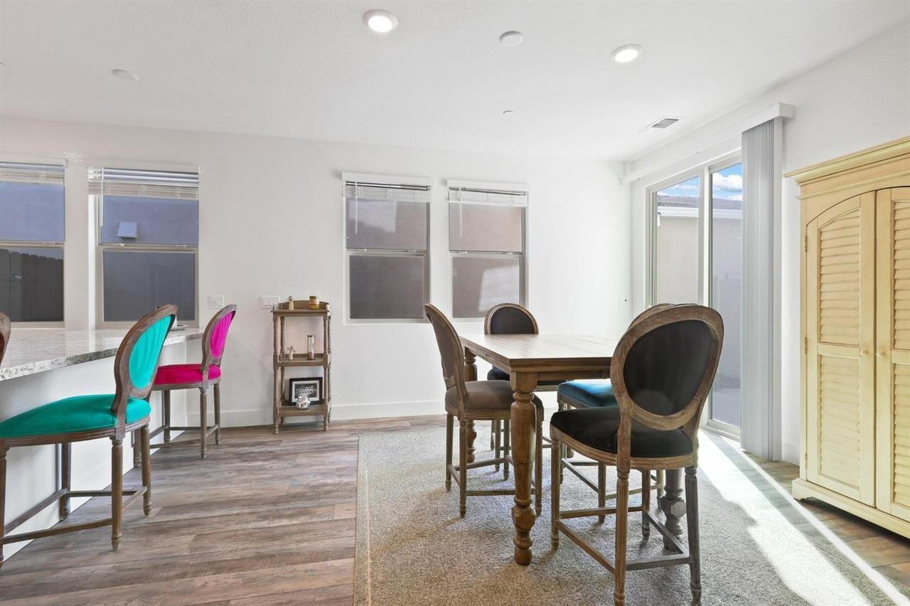 Detail Gallery Image 12 of 27 For 1712 S Breezy Meadow Dr, Sacramento,  CA 95834 - 4 Beds | 3 Baths