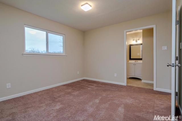 Detail Gallery Image 8 of 13 For 7522 Bowen Cir, Sacramento,  CA 95822 - 3 Beds | 2 Baths