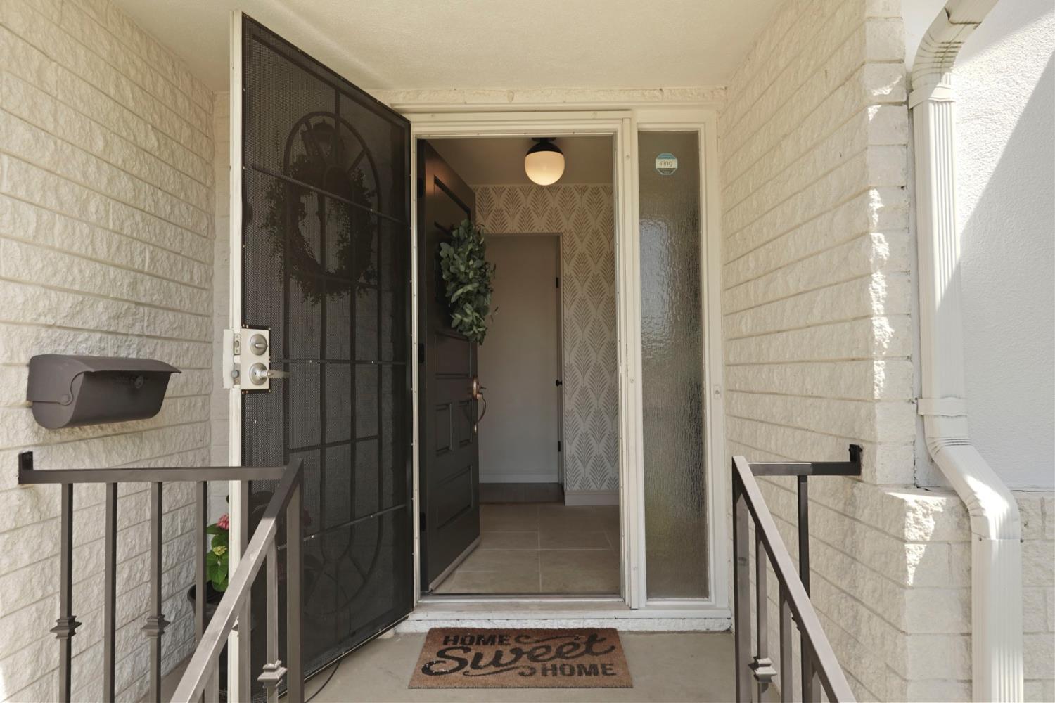 Detail Gallery Image 5 of 35 For 725 Maplewood Dr, Lodi,  CA 95242 - 3 Beds | 2 Baths