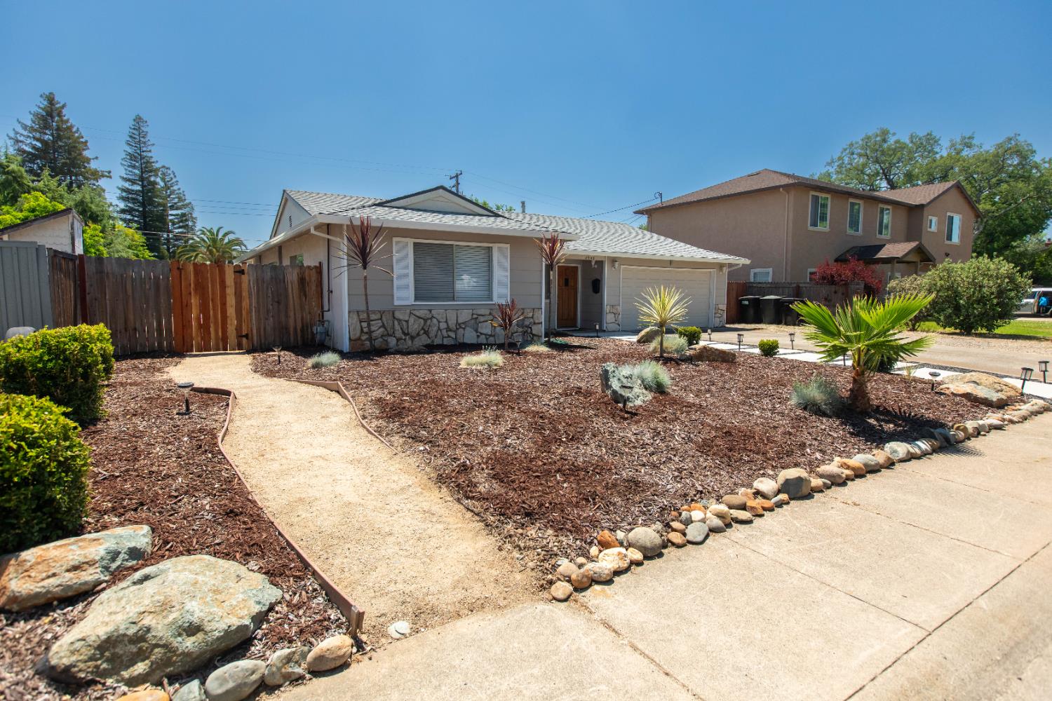 Detail Gallery Image 3 of 44 For 8940 Leatham Ave, Fair Oaks,  CA 95628 - 4 Beds | 2 Baths