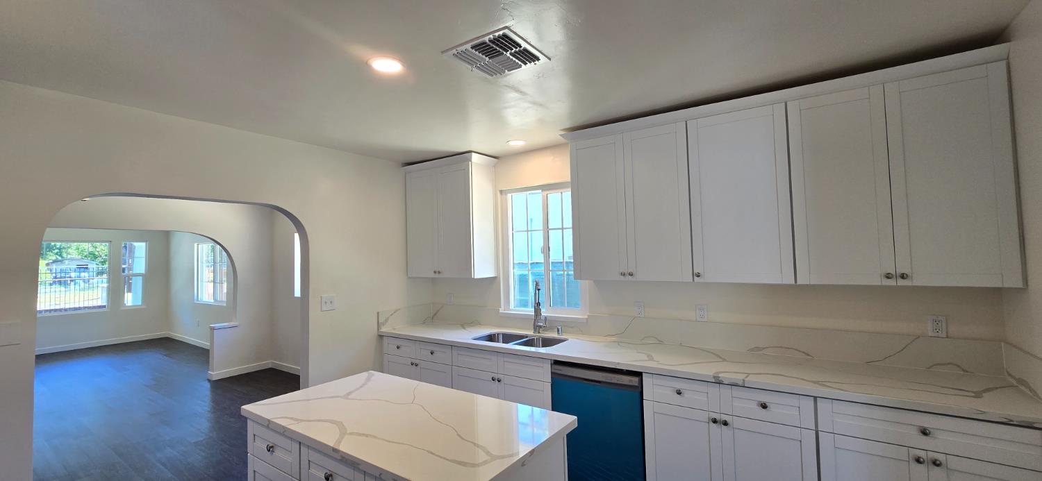 Detail Gallery Image 12 of 59 For 3129 Judah St, Sacramento,  CA 95815 - 2 Beds | 2 Baths