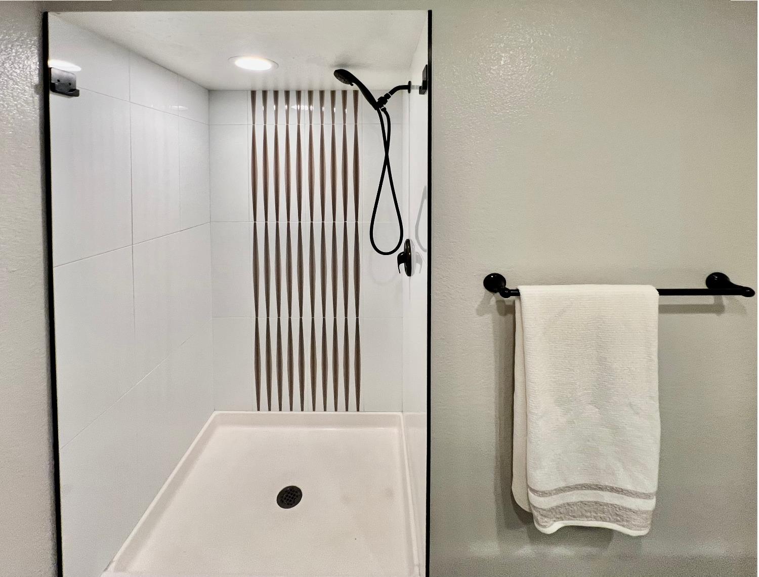 Detail Gallery Image 27 of 48 For 3842 Hunters Glen Pl, Antelope,  CA 95843 - 4 Beds | 3 Baths