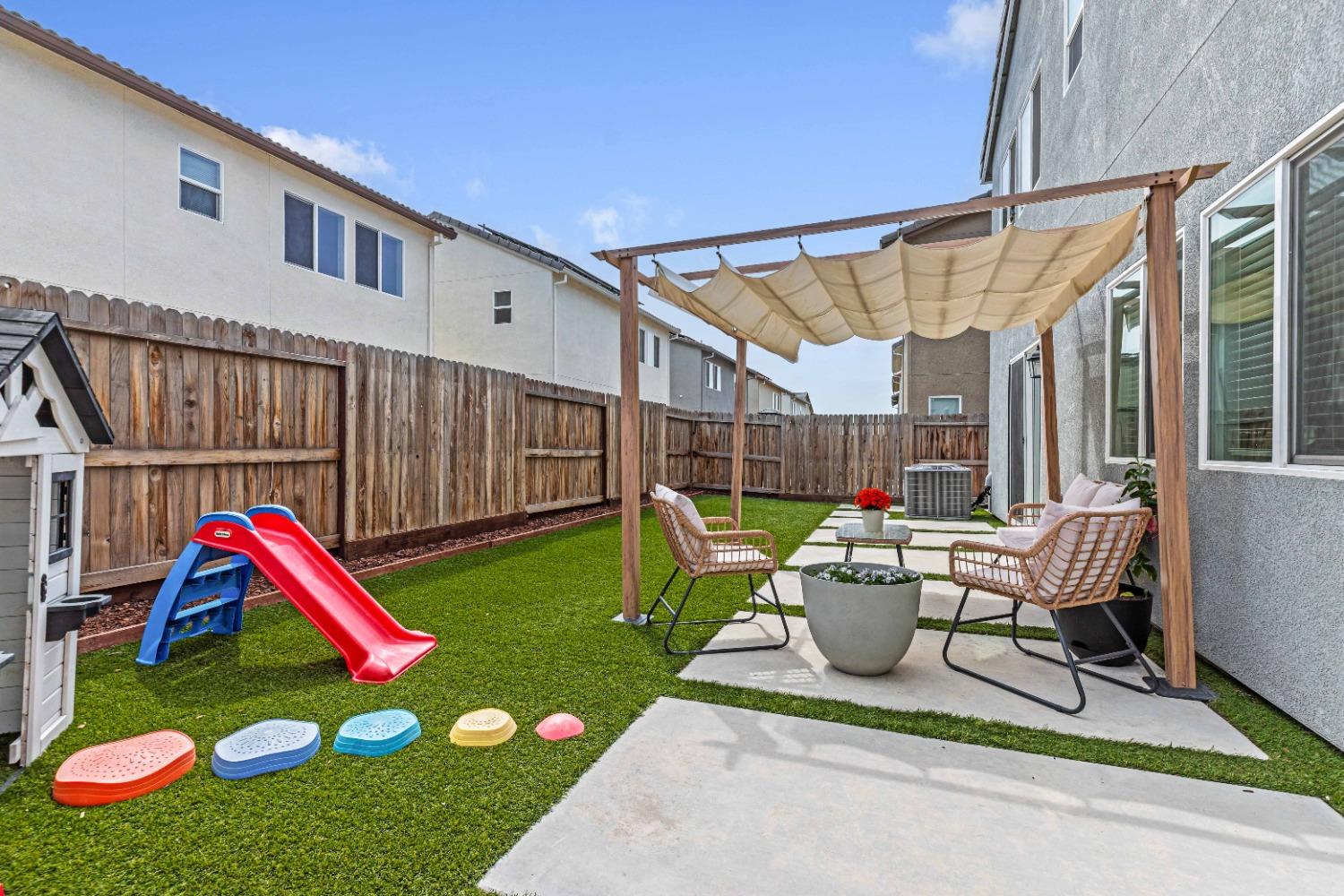 Detail Gallery Image 30 of 50 For 450 Rainbow Falls Ln, Manteca,  CA 95337 - 3 Beds | 2/1 Baths