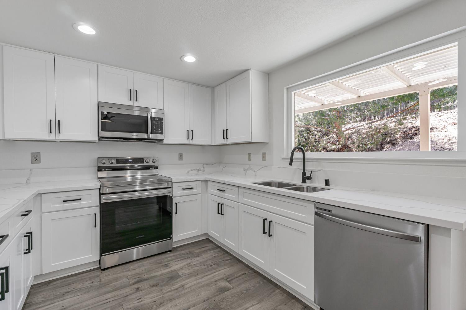 Detail Gallery Image 16 of 52 For 4046 S Royal Links Cir, Antioch,  CA 94509 - 4 Beds | 2 Baths