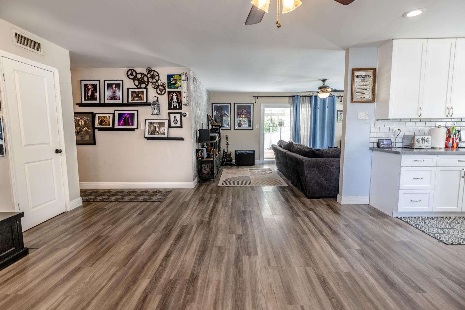 Detail Gallery Image 10 of 64 For 10468 Neiretto Ct, Rancho Cordova,  CA 95670 - 3 Beds | 2 Baths
